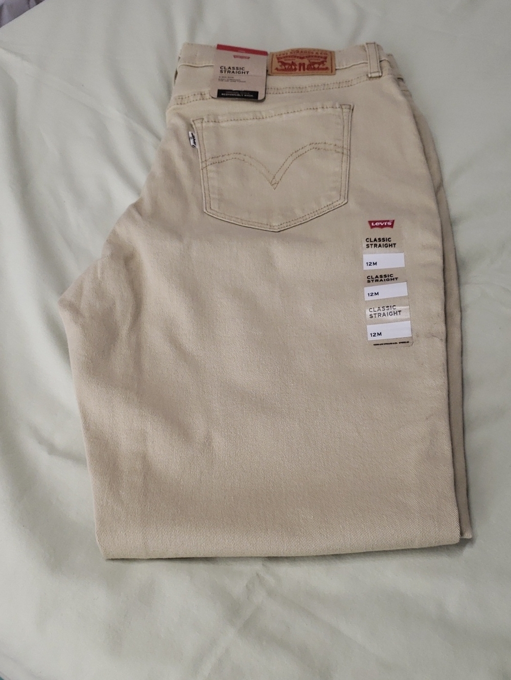 Levi's Classic Straight Women's Jeans in Light Khaki. 12 Medium. W31 L30 NWT